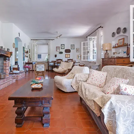 Guesthost - Lovely Sea View With Parking