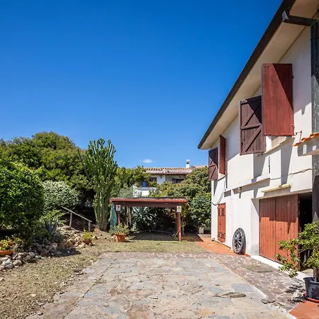 Guesthost - Lovely Sea View With Parking Villa