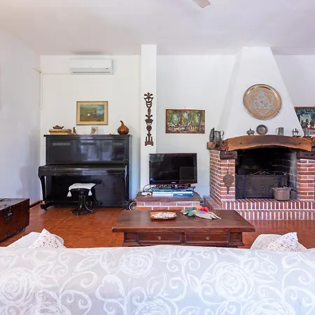 Guesthost - Lovely Sea View With Parking Villa *