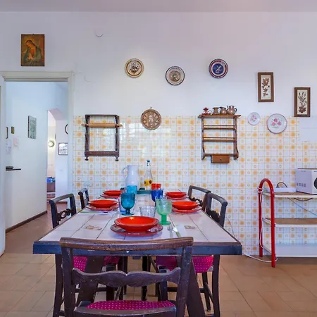 Guesthost - Lovely Sea View With Parking Villa *