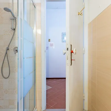 Guesthost - Lovely Sea View With Parking Villa *