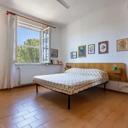Villa Guesthost - Lovely Sea View With Parking