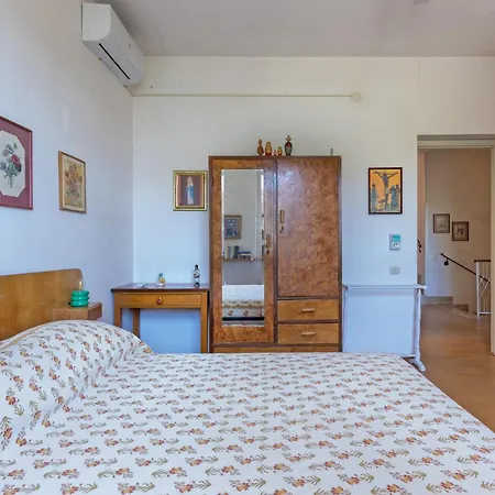Villa Guesthost - Lovely Sea View With Parking Porto Columbu - Perd'E Sali