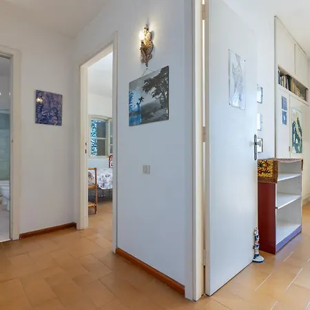 Villa Guesthost - Lovely Sea View With Parking
