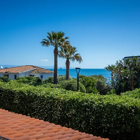 Guesthost - Lovely Sea View With Parking