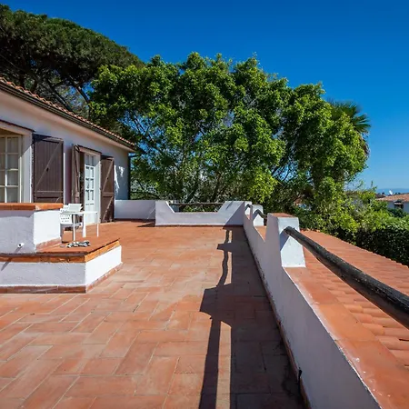 Villa Guesthost - Lovely Sea View With Parking